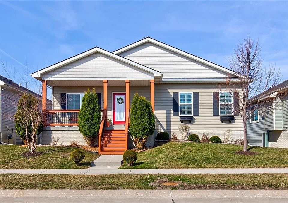 1st image of 1320 SE Waddell Way