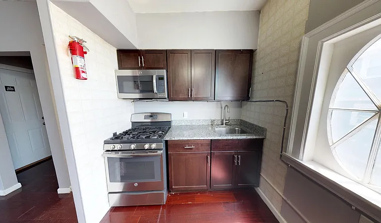 113 Comstock Ave — Photo 50