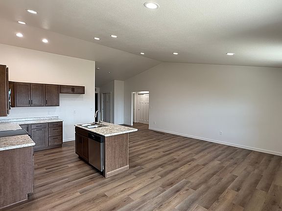 3rd image of 290-292 W Palomar Bay