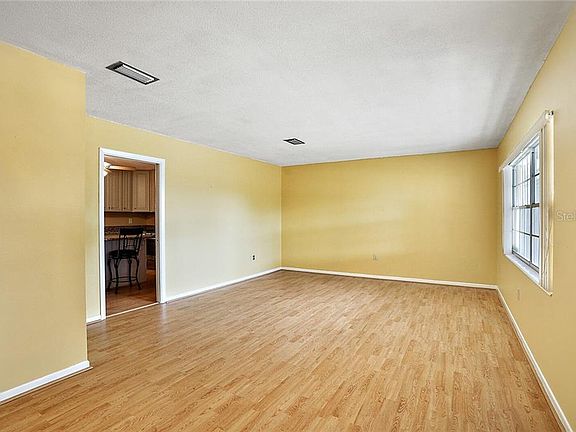 4th image of 1521 Park Dr