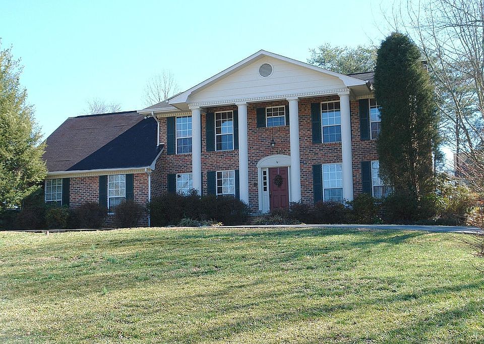 2nd image of 1004 Park Lane Ct