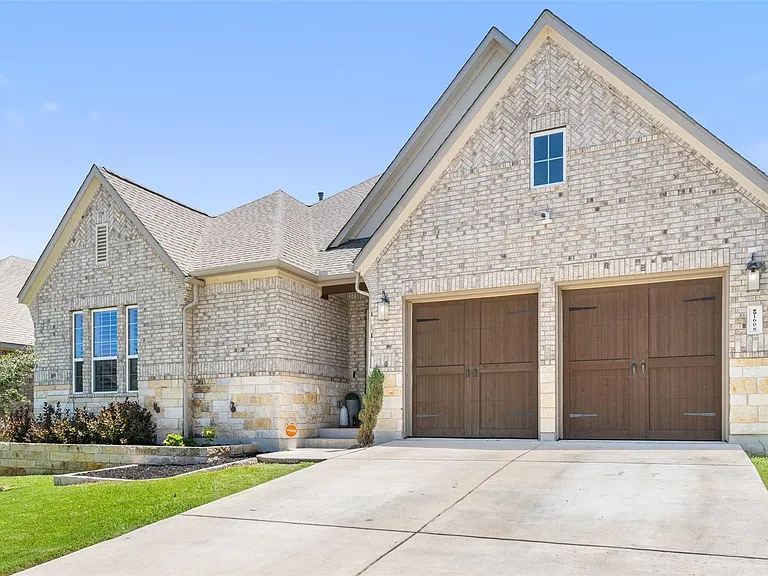1608 Carmine Dr — Photo 2