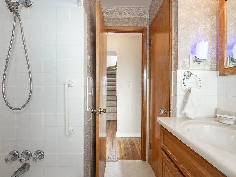 8310 Salisbury Dr — Photo 21