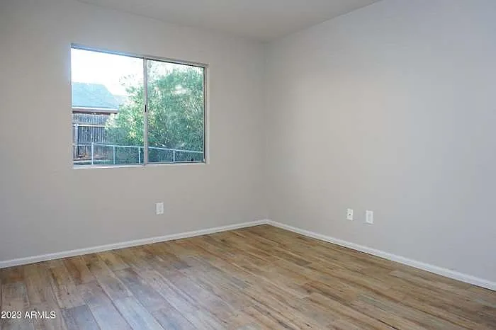 530 Hegge Dr — Photo 10