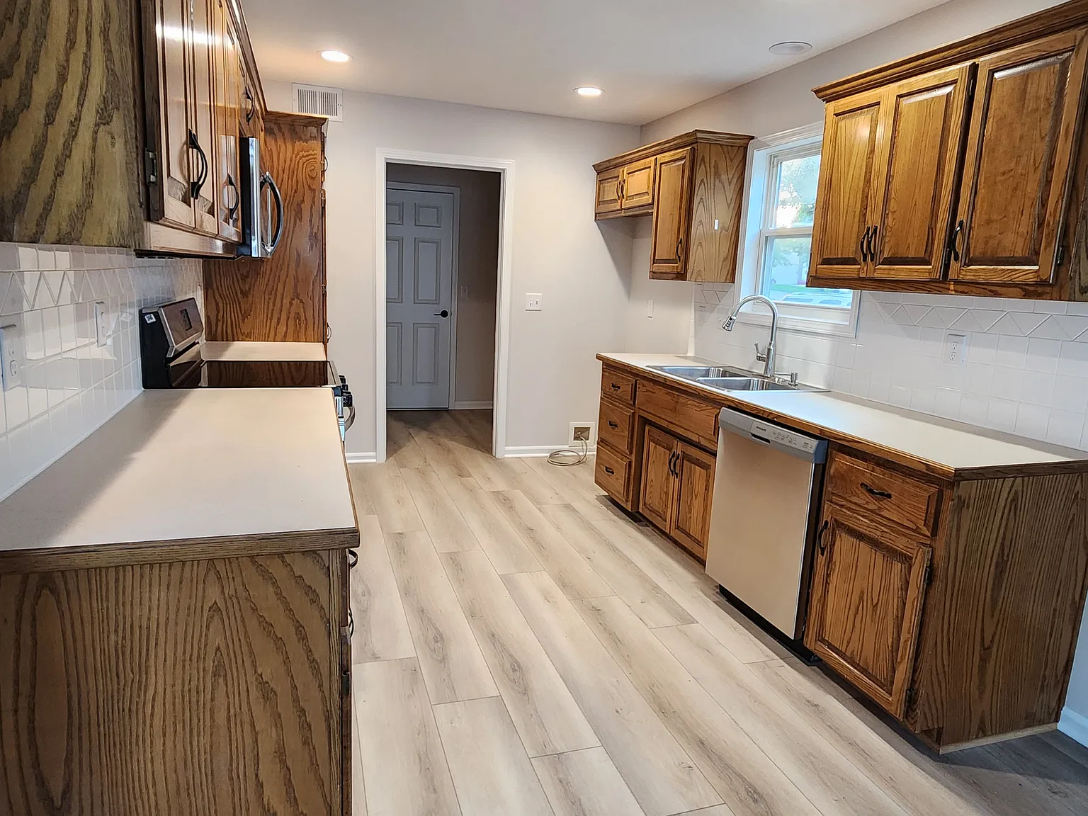 2 bed, 1270 sqft, $1,850 — Photo 3