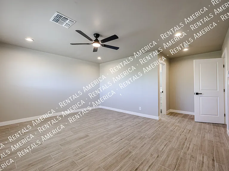 1704 E Pickrell Dr — Photo 24
