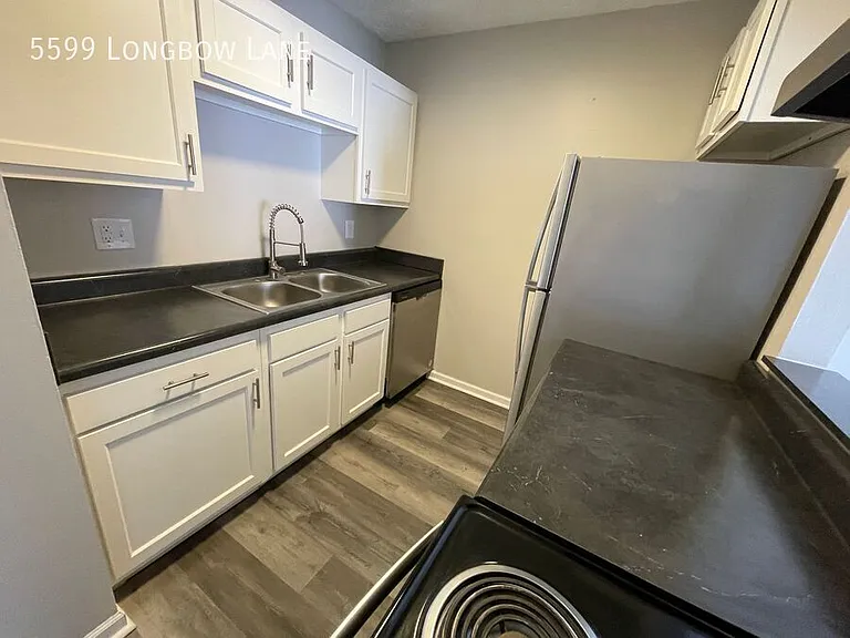 5599 Longbow Ln — Photo 3