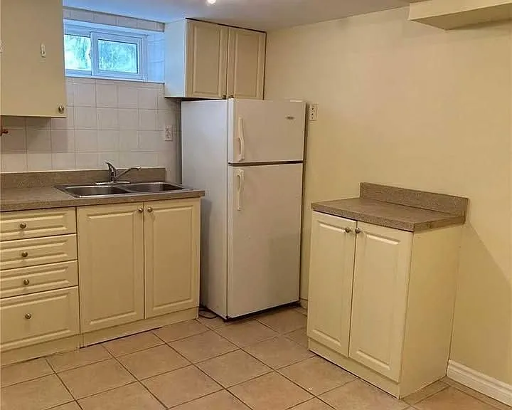 1745 Bathurst St #B — Photo 8
