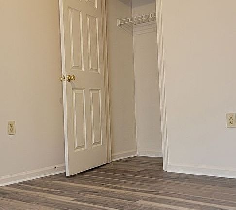 3rd image of 327 Clearwater Way