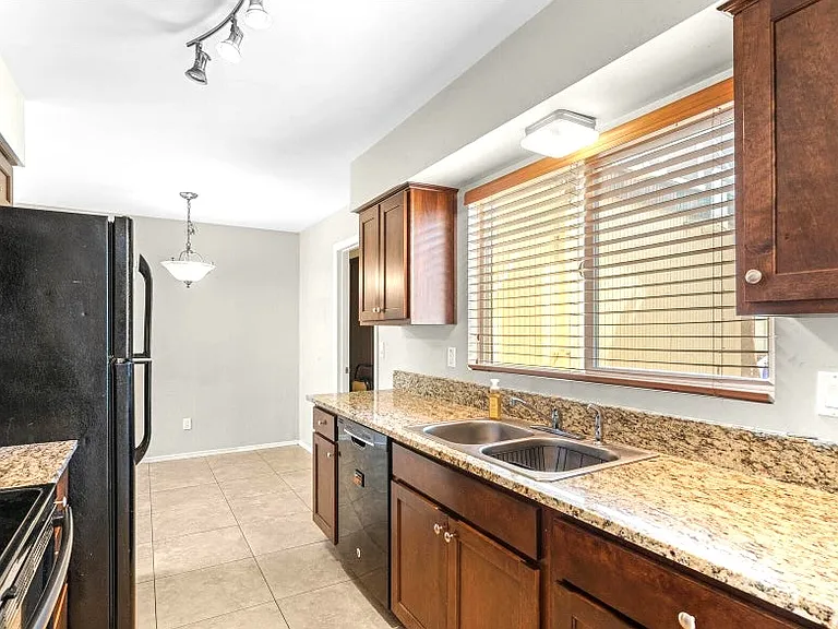 1702 E Gaylon Dr — Photo 11