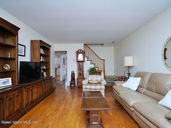 4th image of 109 Quinlan Ave