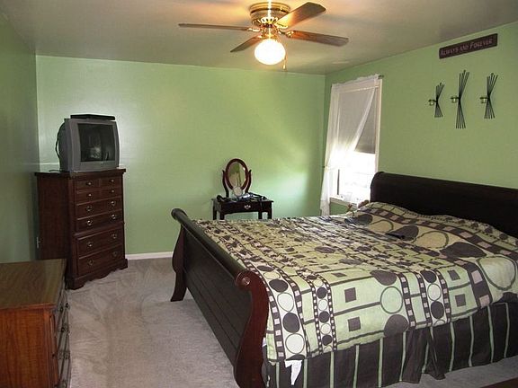 4th image of 324 Dogwood Ln