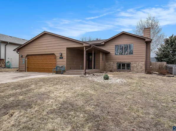 737 N Columbia Dr, Sioux Falls, SD 57103