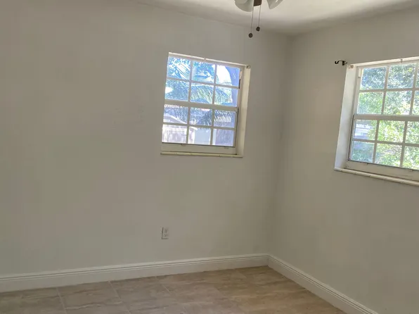 1421 NE 148th St #2-G, Miami, FL 33161