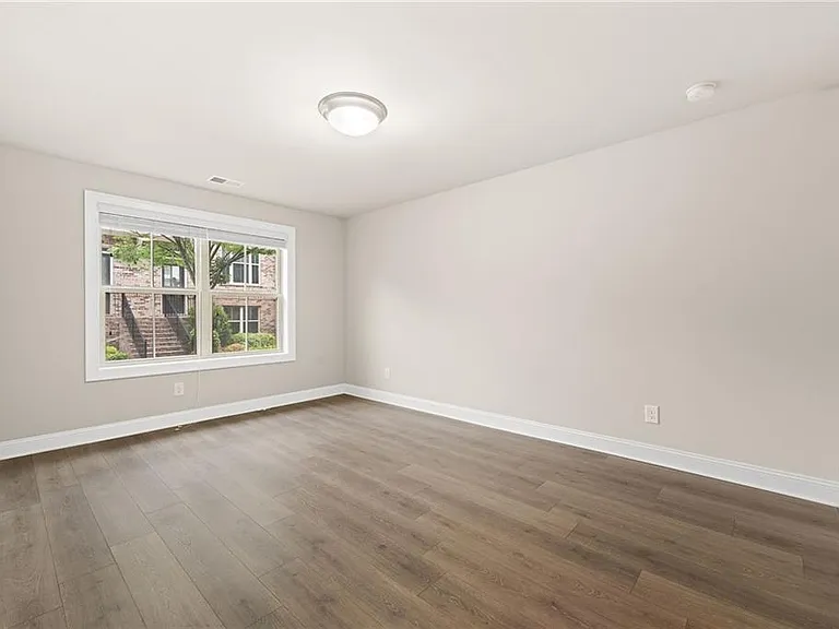 205 Bedford Aly — Photo 35