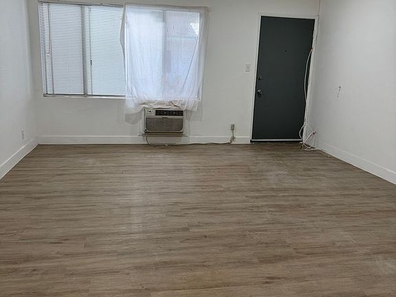 3rd image of 5360 Kester Ave #4
