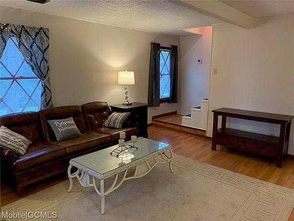 3rd image of 220 Chenault Ave #9