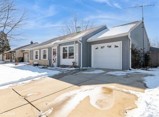 1006 Manor Dr, Streamwood, IL