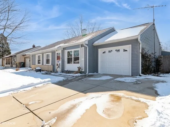 1006 Manor Dr, Streamwood, IL 60107