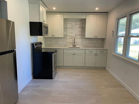 2nd image of 40 Lorraine Dr