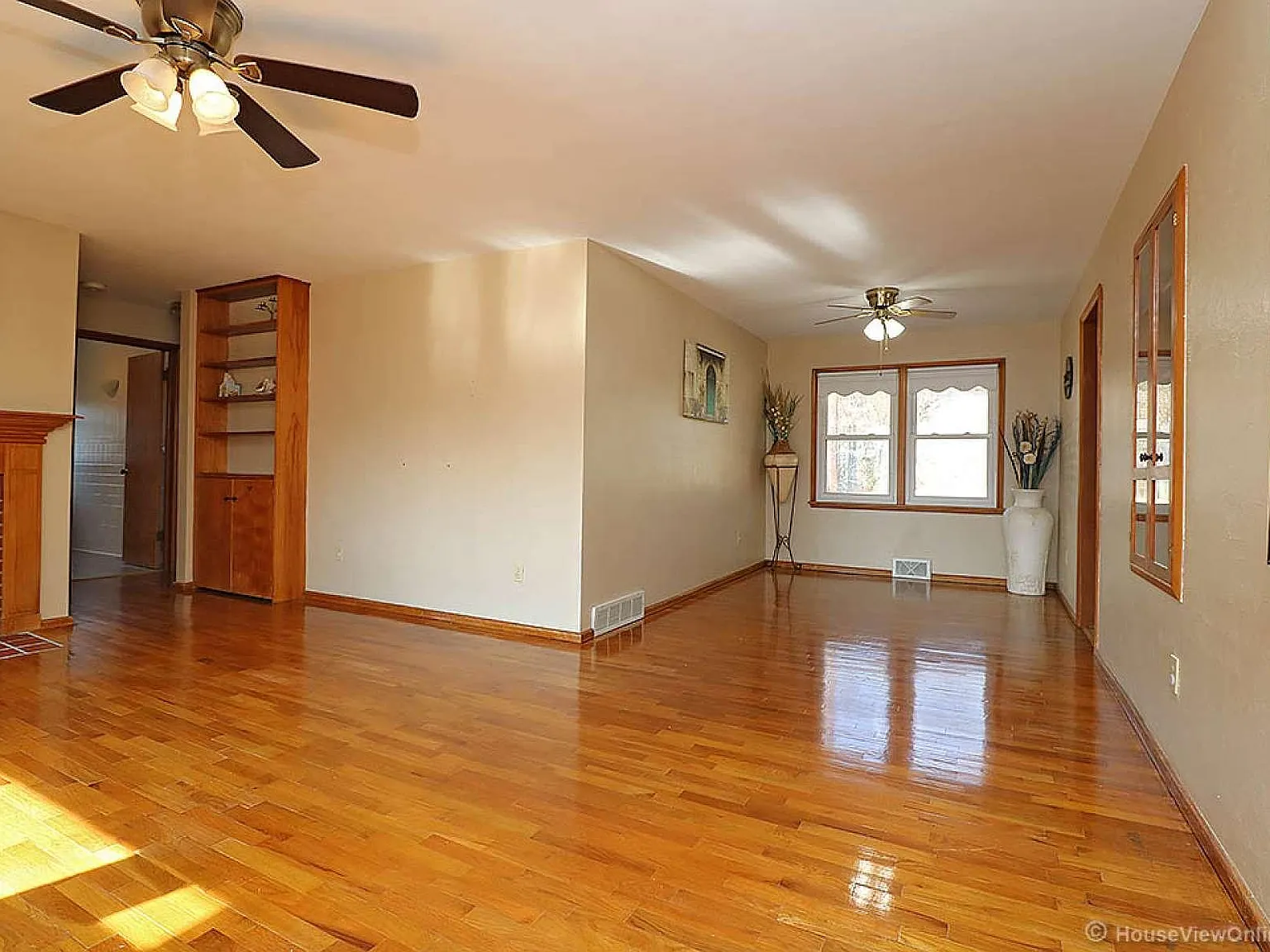 3 bed, 1336 sqft, $1,300 — Photo 2