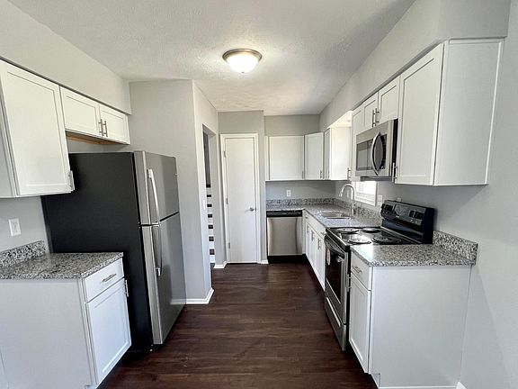 5th image of 3256 S 131st Cir