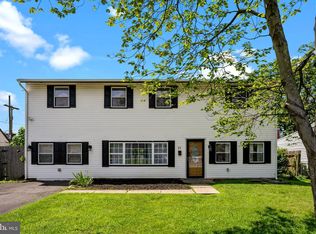 21 Mintleaf Rd, Levittown, PA 19056