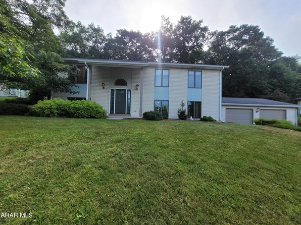 717 Chapel Dr, Altoona, PA 16602