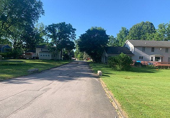 3rd image of 7 Melissa Ln