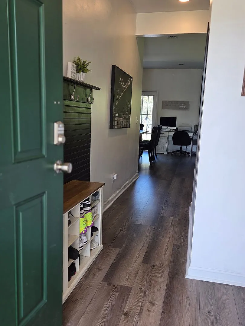 Beautiful 5-Bed 3-Full-Bath Home Plus Bonus Media Room- Pet Friendly $2,500.00 — Photo 4