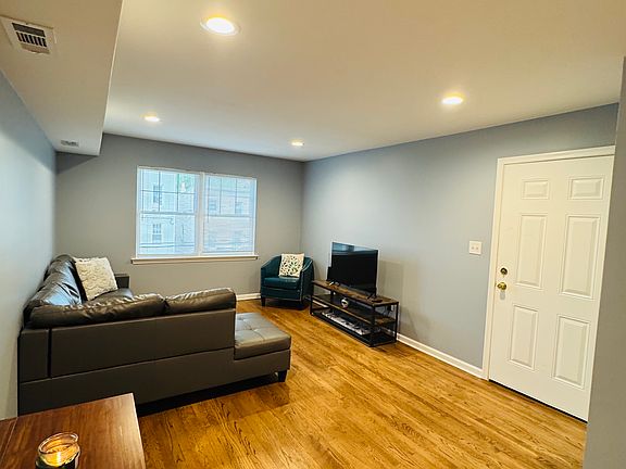 3rd image of 152 Pine St #2