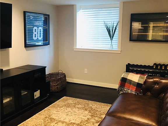 4th image of 23831 SE 45th Pl