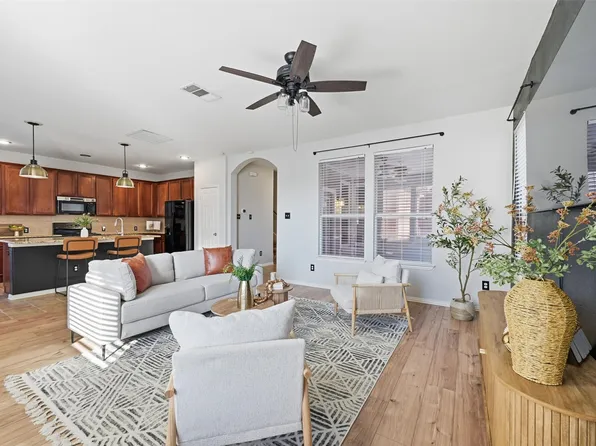 1305 Live Oak Ln, Aubrey, TX 76227