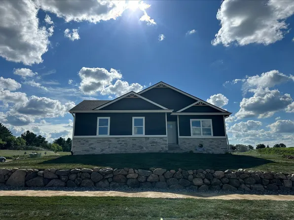 805 E 23rd St N, Newton, IA 50208