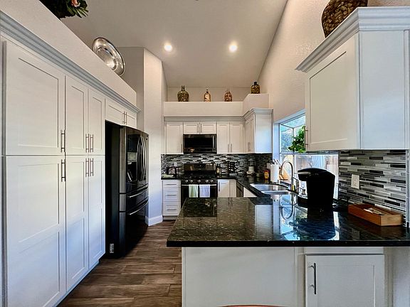 4th image of 2454 Wine Country Ave