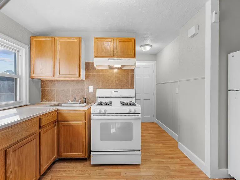 79 Hazel St #3 — Photo 8