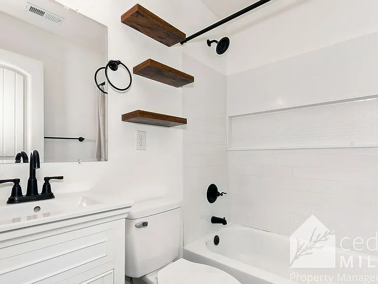 2502 S Mosley St — Photo 10