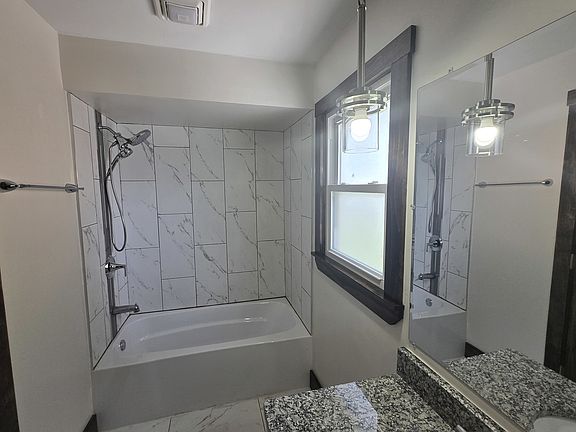5th image of 420 E 156th Pl