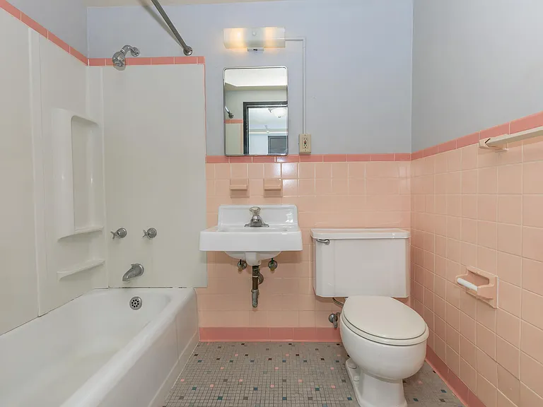 Capitol Hill Apartments — Photo 34