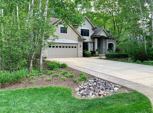 5653 Island View Ct, Waterford, WI 53185