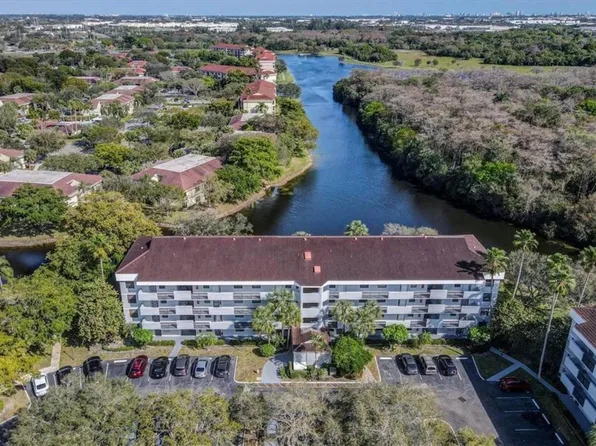 4134 S Carambola Circle #H303, Coconut Creek, FL 33066