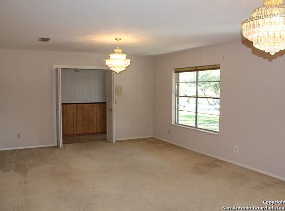 2nd image of 6 La Mesa Dr