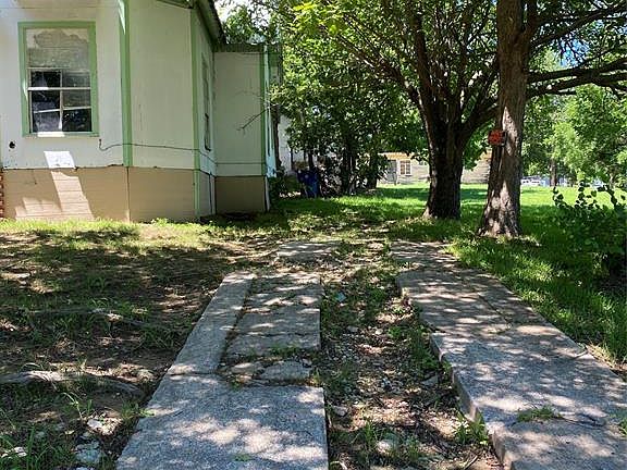 5th image of 619 E Sears St