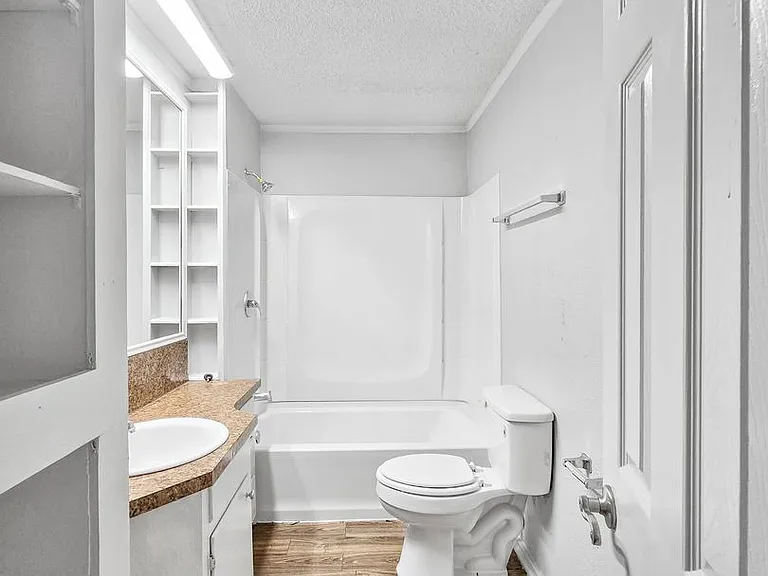 235 Allen St — Photo 11