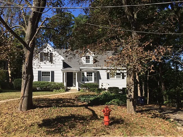1182 Hill Ave photo 1