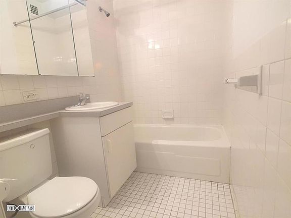 5th image of 1470 1st Ave APT 5J