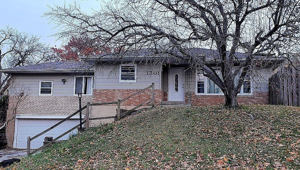 1st image of 1501 Parklane Dr