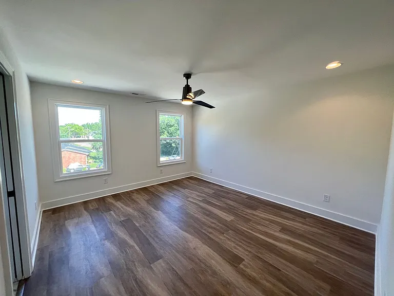 904 N Maple St — Photo 28