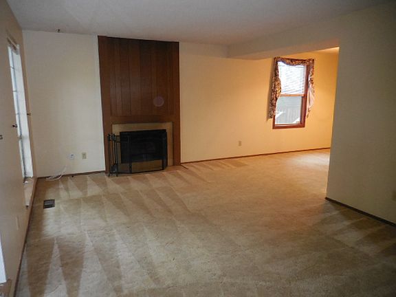 5th image of 3176 SE Villa Carmel Dr