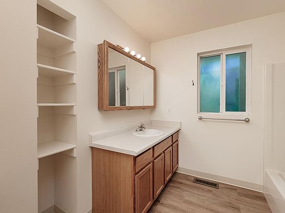 5th image of 504 Josephine Dr #Daylight